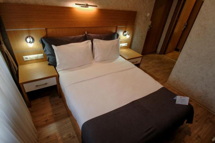 Rhisos Otel 里泽 外观 照片